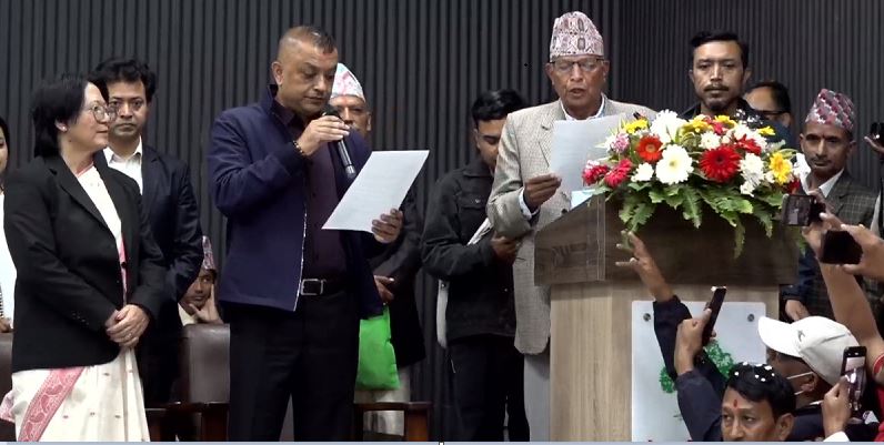 नवनिर्वाचित कांग्रेस सभापति थापाद्वारा शपथ ग्रहण